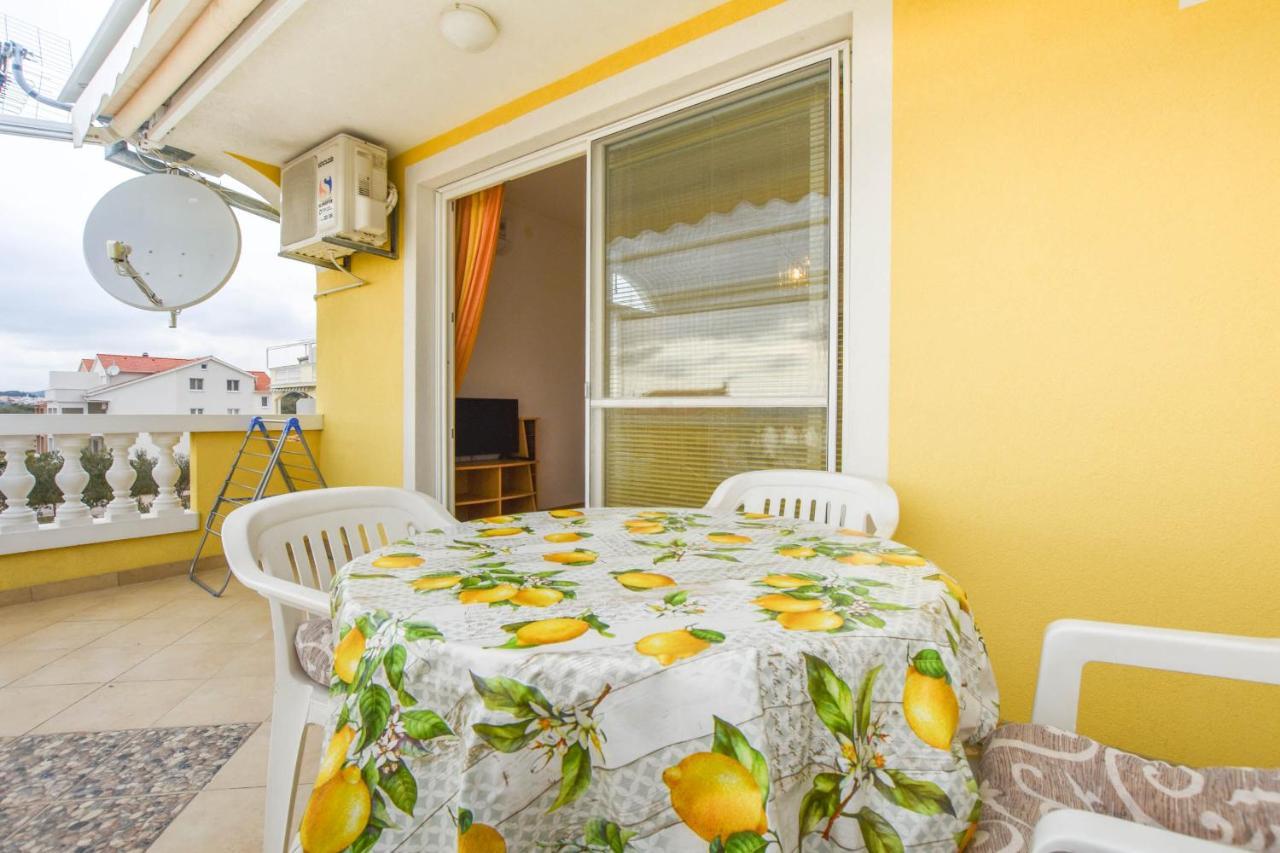 Apartments Dandelion Biograd Na Moru Exterior photo