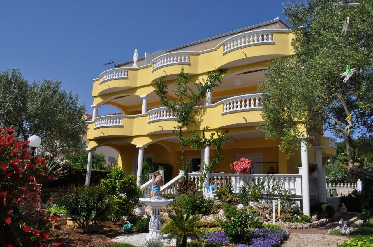 Apartments Dandelion Biograd Na Moru Exterior photo
